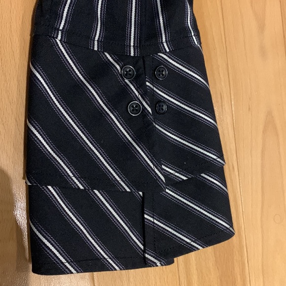 VEUC/like new Ricki’s Button Up Blouse-Black with Grey & Silver Stripes- size 10 - Picture 12 of 16